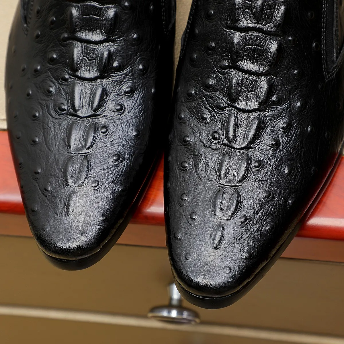 Men's shoes 💰540 💰 Louis Vuitton LV ® Autumn and Winter 🆕 models 🔛Full shoe counter First layer cowhide, 🐂leather lining casual shoes for men, super soft outsole, essential for driving. Counter synchronized original first layer cowhide completely 1:1 mold customization 🌹Top version, 2 colors optional! Number: 38-45 (37.46. Customized)